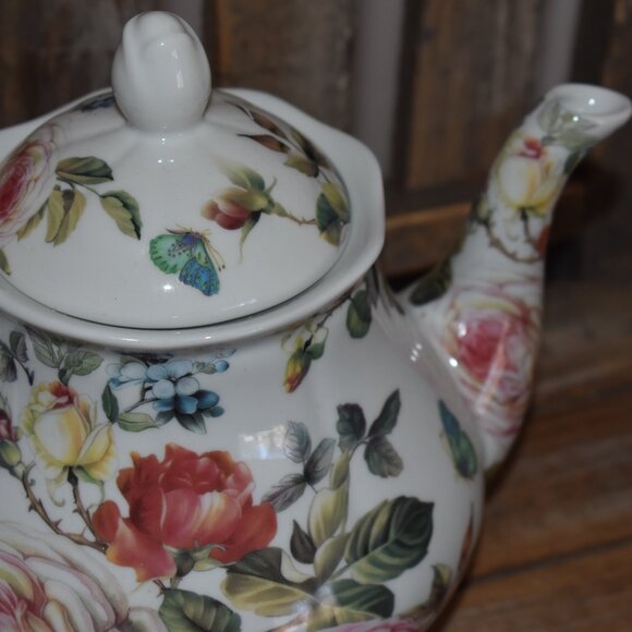 Lovely Kent Pottery Floral Roses Secret Garden Porcelain Cottage Teapot - Picture 11 of 14